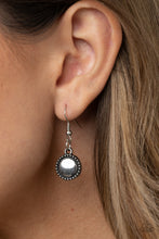 Load image into Gallery viewer, Ruler of The Roost Necklace - Red