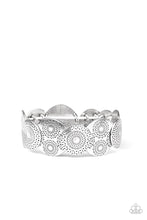 Load image into Gallery viewer, Pleasantly Posy Bracelet - Silver
