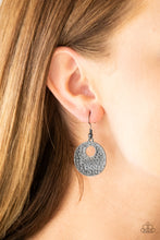 Load image into Gallery viewer, A Taste For Texture Earrings - Black
