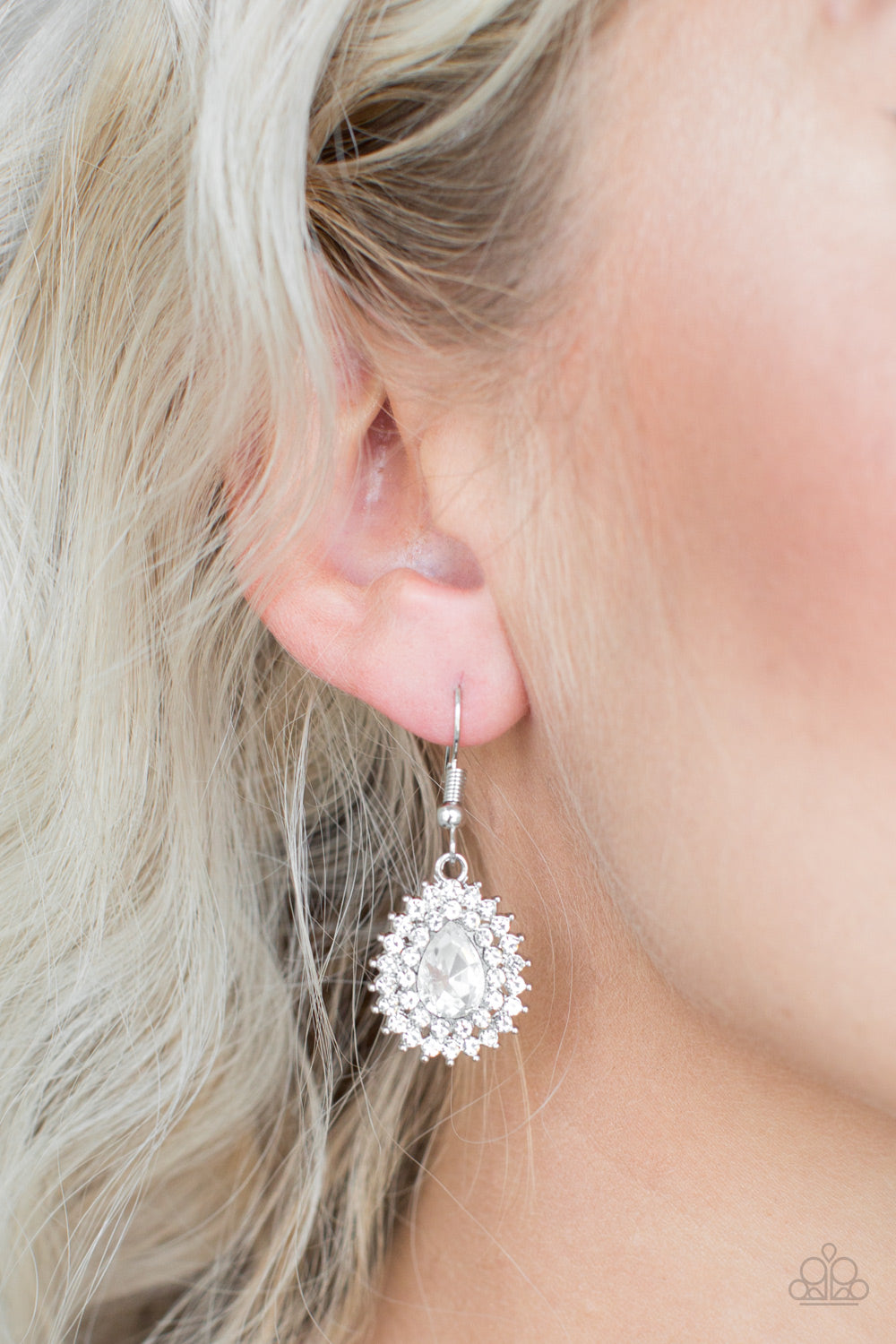 Star-Crossed Starlet Earrings - White