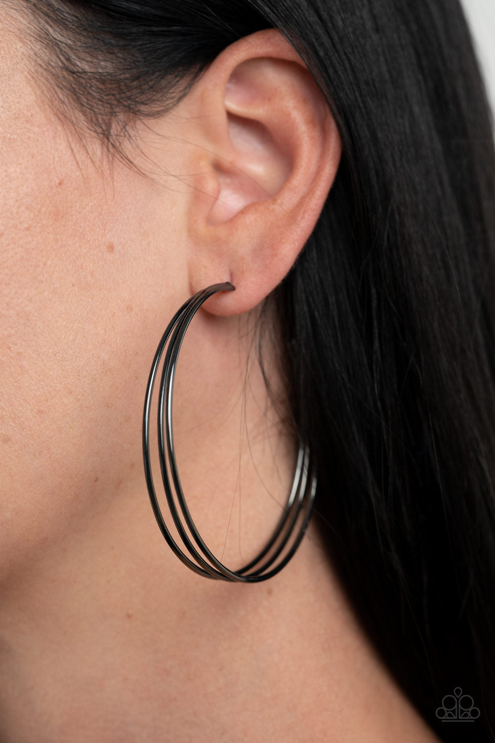 Rimmed Radiance Earrings - Black