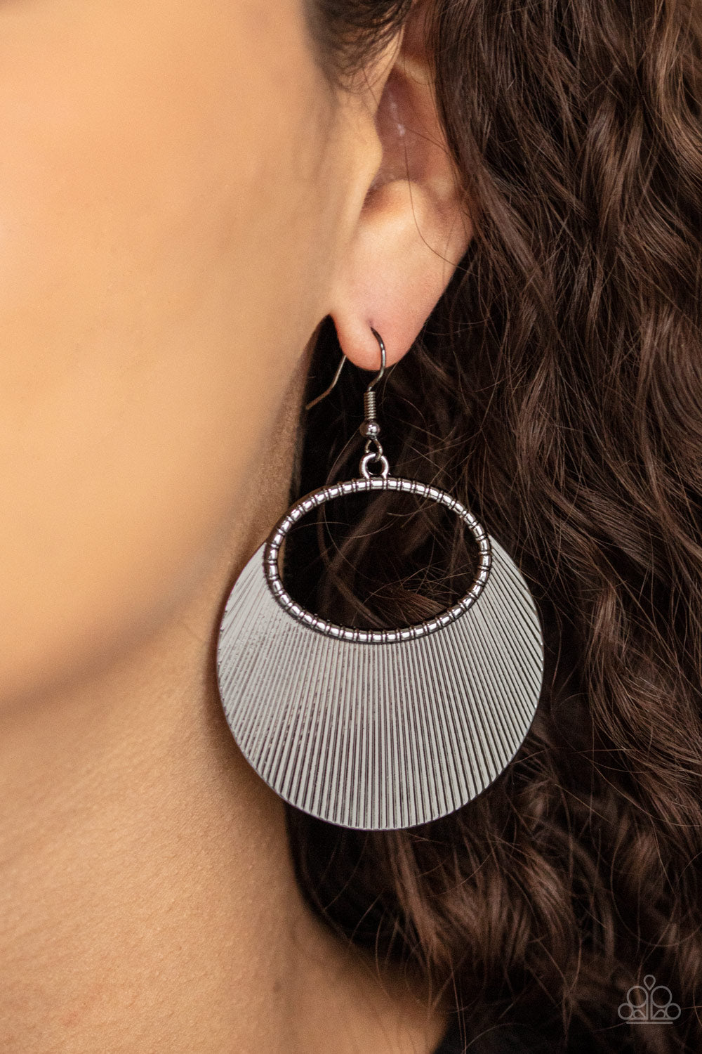 Fan Girl Glam Earrings - Black