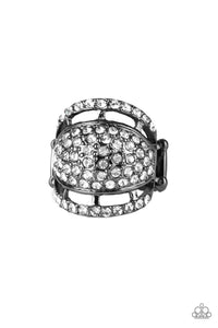 The Seven-FIGURE Itch Ring - Black