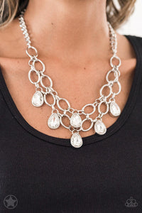 Show-Stopping Shimmer Necklace - White