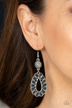 Load image into Gallery viewer, Stone Orchard Earring - Black
