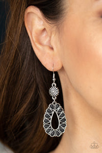 Stone Orchard Earring - Black