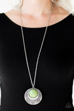Load image into Gallery viewer, Medallion Meadow Necklace - Green
