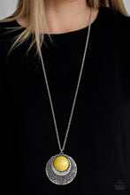 Load image into Gallery viewer, Medallion Meadow Necklace - Yellow
